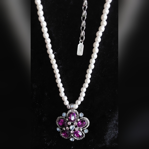 VINTAGE 1928 FAUX PEARL & DARK PINK PENDANT NECKLACE - Picture 2 of 4